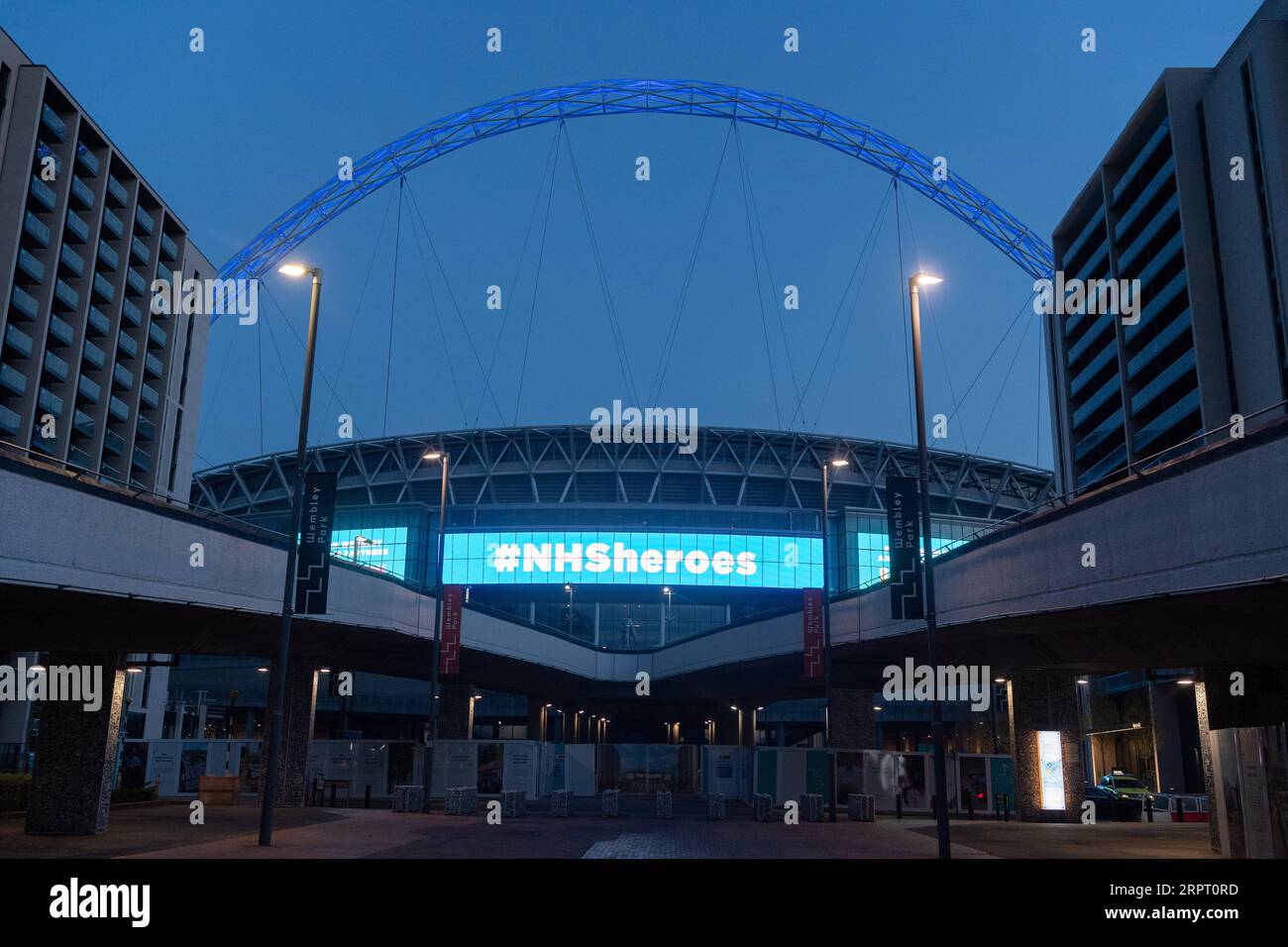 200410 -- LONDON, April 10, 2020 Xinhua -- Wembley Stadium is lit blue to honour the efforts of NHSNational Health Service workers fighting the coronavirus outbreak in northwest London, Britain on April 9, 2020. Photo by Ray Tang/Xinhua BRITAIN-LONDON-COVID-19-NHS PUBLICATIONxNOTxINxCHN Stock Photo