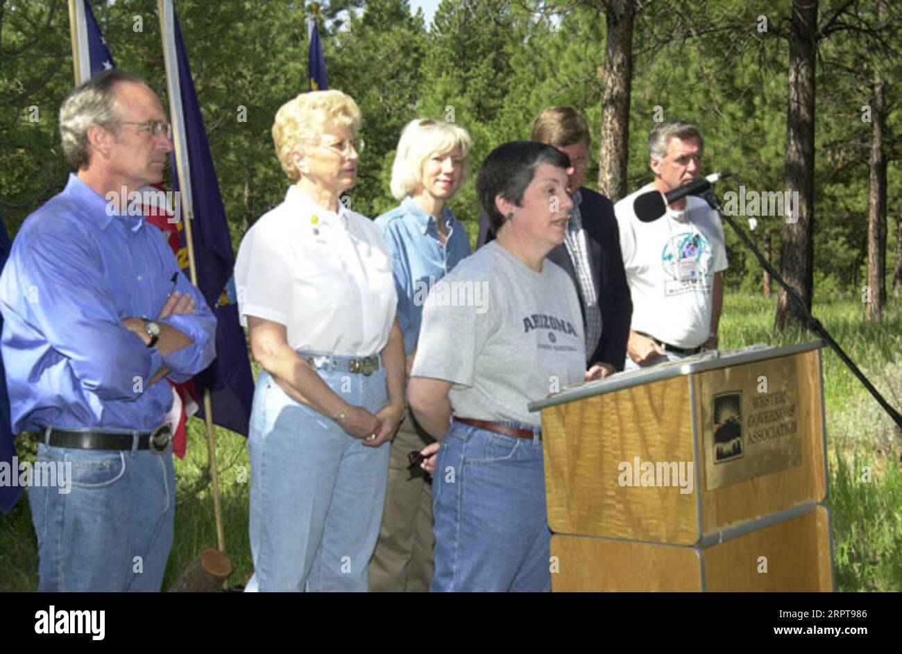 Speech by Arizona Governor Janet Napolitano, with Idaho Governor Dirk Kempthorne, Montana Governor Judy Martz, Secretary Gale Norton, Wyoming Governor Dave Freudenthal, Forest Service Chief Dale Bosworth, behind left to right, at Western Governors' Association Forest Summit, Missoula, Montana Stock Photo