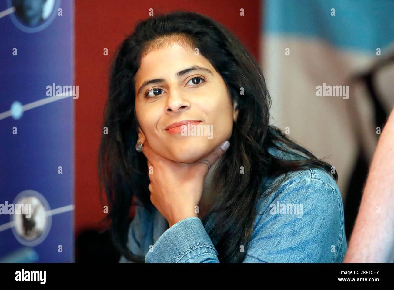 Swasking Saudi arabian fans hi-res stock photography and images - Alamy