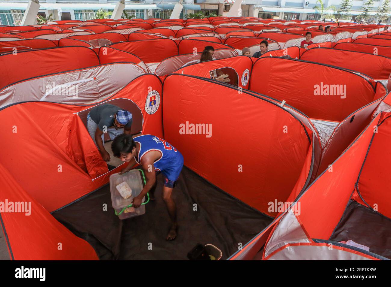 200416 MANILA, April 16, 2020 Residents move into their modular