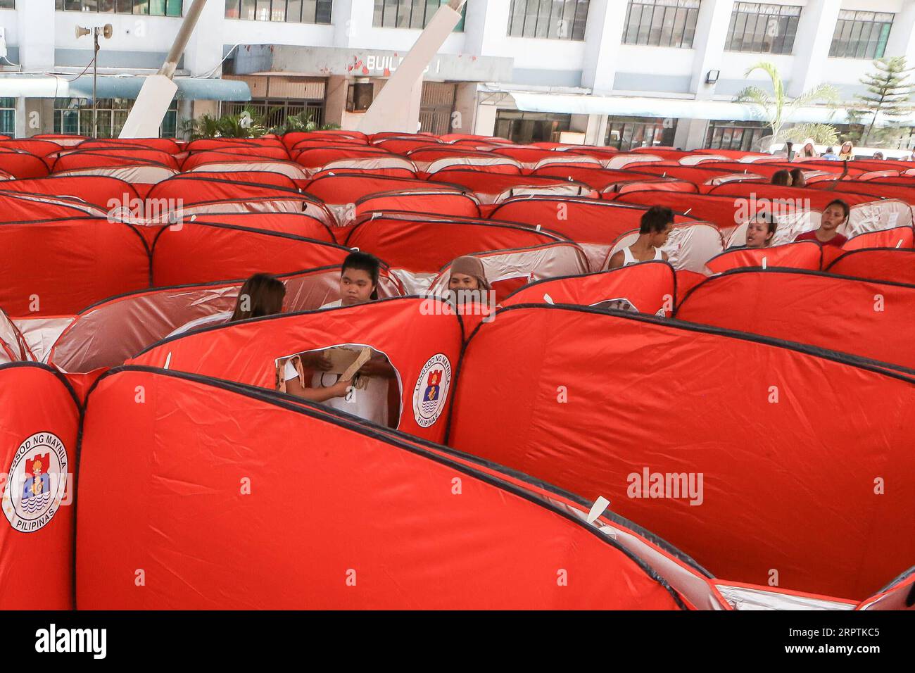 200416 MANILA, April 16, 2020 Residents walk between modular