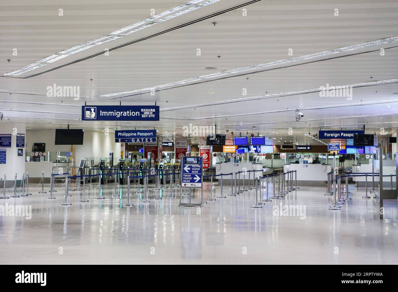 200419 -- PARANAQUE CITY, April 19, 2020 Xinhua -- The passenger arrival area of the Manila Ninoy Aquino International Airport NAIA terminal 1 remains empty as air traffic scale-down continues due to the COVID-19 pandemic in Paranaque City, the Philippines, on April 19, 2020. The Department of Health DOH of the Philippines reported on Sunday 172 new confirmed COVID-19 cases, bringing the total number in the country to 6,259. According to the DOH, 12 patients have died, bringing the death toll to 409. Xinhua/Rouelle Umali PHILIPPINES-PARANAQUE-COVID-19-AIRPORT PUBLICATIONxNOTxINxCHN Stock Photo