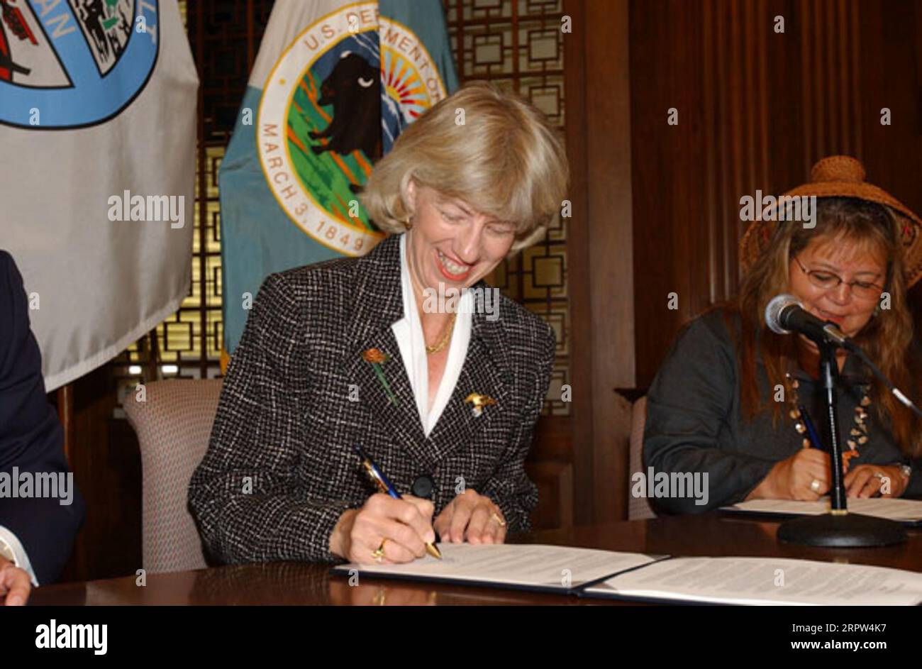 Secretary Gale Norton with the President of the Quinault Indian Nation, Pearl Capoeman-Baller, left to right, at Department of Interior headquarters signing event for agreement protecting forest habitat of marbled murrelet and other species on Quinault Reservation land in Washington state Stock Photo