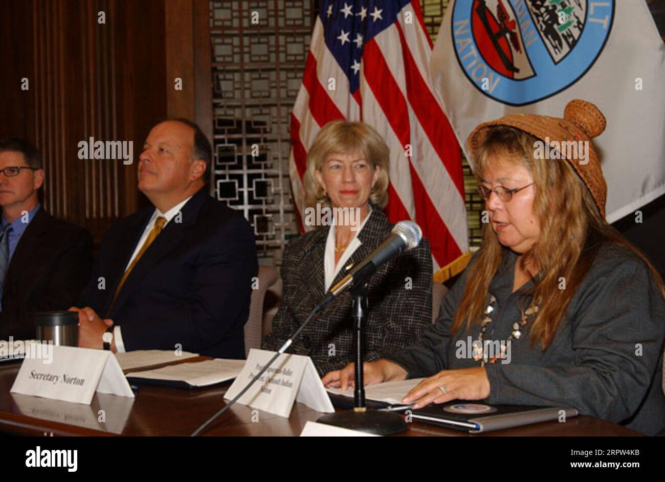 Court of Federal Claims Chief Judge Edward Damich, Assistant Attorney General Thomas Sansonetti, Secretary Gale Norton, and President of the Quinault Indians, Pearl Capoeman-Baller, left to right, at signing event for agreement protecting forest habitat of marbled murrelet in Washington state Stock Photo