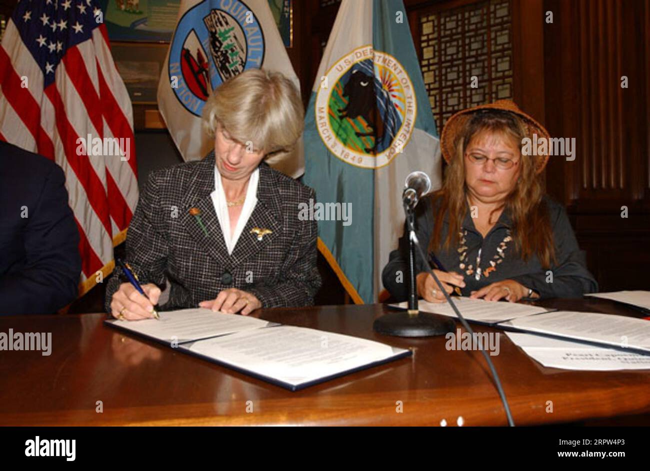 Secretary Gale Norton with the President of the Quinault Indian Nation, Pearl Capoeman-Baller, left to right, at Department of Interior headquarters signing event for agreement protecting forest habitat of marbled murrelet and other species on Quinault Reservation land in Washington state Stock Photo