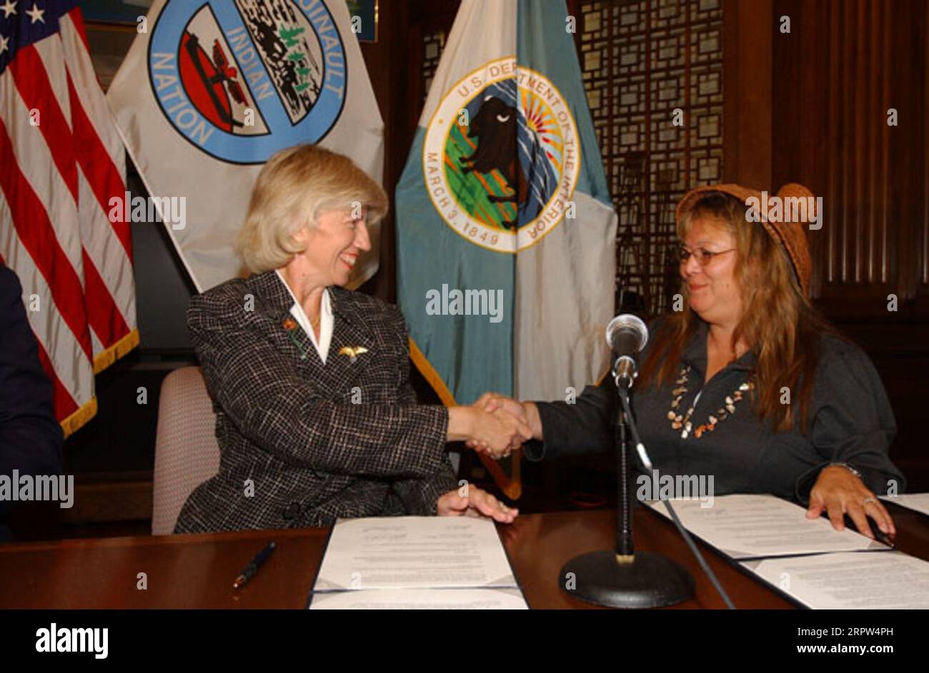 Secretary Gale Norton with the President of the Quinault Indian Nation, Pearl Capoeman-Baller, left to right, at Department of Interior headquarters signing event for agreement protecting forest habitat of marbled murrelet and other species on Quinault Reservation land in Washington state Stock Photo