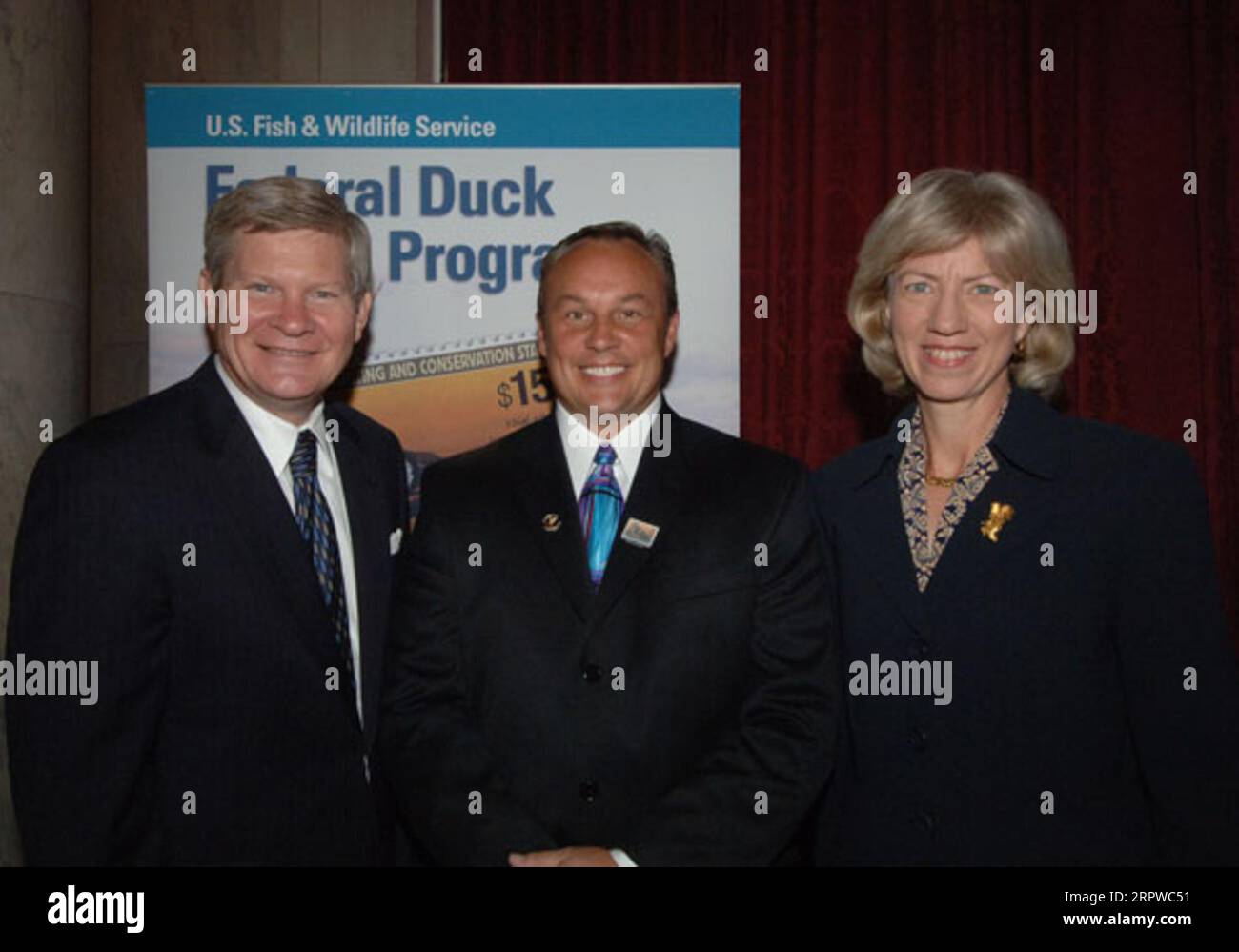 Event, with Secretary Gale Norton presiding, marking first day of release for sale to the public of the 2005-2006 Federal Duck Stamp, bearing image designed by Federal Duck Stamp Contest winner, Mark Anderson of South Dakota. Secretary Norton joins Anderson and South Dakota Senator Tim Johnson, right to left, at ceremony Stock Photo