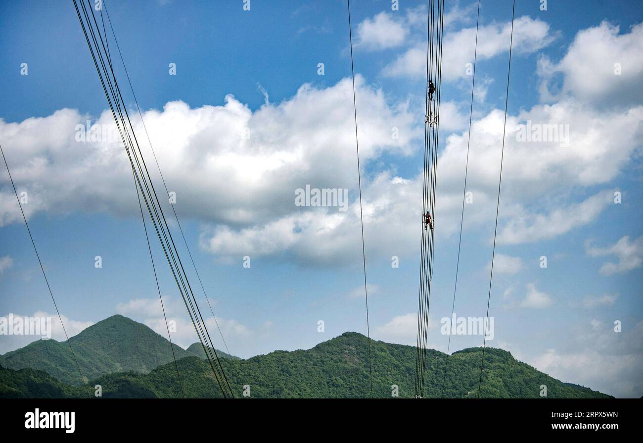 200509 -- ZHEN AN, May 9, 2020 -- Workers install overhead power lines for an 800KV direct current electricity transmission project linking northwest China s Qinghai Province and central China s Henan Province, in Zhen an County of northwest China s Shaanxi Province, May 8, 2020.  CHINA-SHAANXI-INFRASTRUCTURE-ELECTRICITY-CONSTRUCTION CN TaoxMing PUBLICATIONxNOTxINxCHN Stock Photo