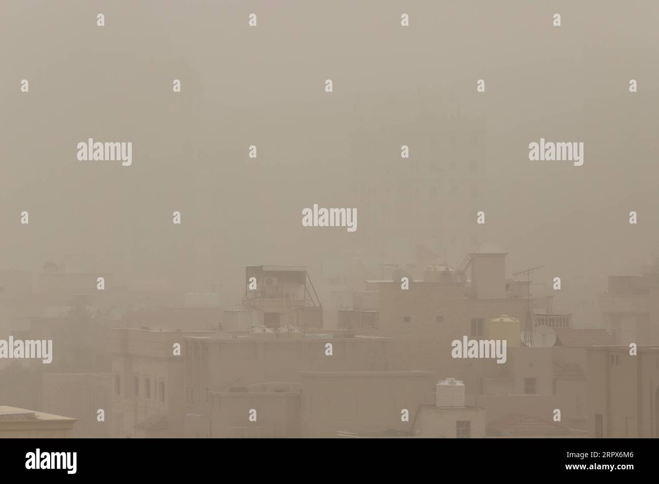 200510 -- HAWALLI GOVERNORATE, May 10, 2020 Xinhua -- Photo taken on May 10, 2020 shows the buildings shrouded in heavy dust in Hawalli Governorate, Kuwait. Photo by Asad/Xinhua KUWAIT-HAWALLI GOVERNORATE-DUST PUBLICATIONxNOTxINxCHN Stock Photo