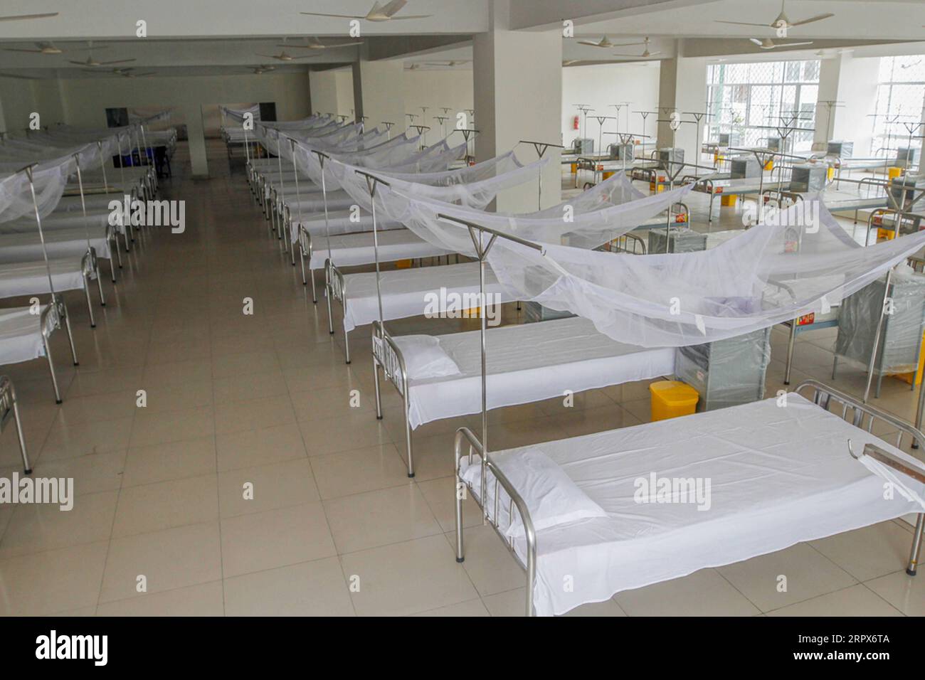 200510 -- DHAKA, May 10, 2020 Xinhua -- Photo shows beds inside a quarantine facility in Dhaka, Bangladesh on May 10, 2020. The number of new COVID-19 infections in Bangladesh rose by 887 on Sunday, the highest daily increase since March 8. Str/Xinhua BANGLADESH-DHAKA-MAKESHIFT-QUARANTINE-FACILITIES PUBLICATIONxNOTxINxCHN Stock Photo