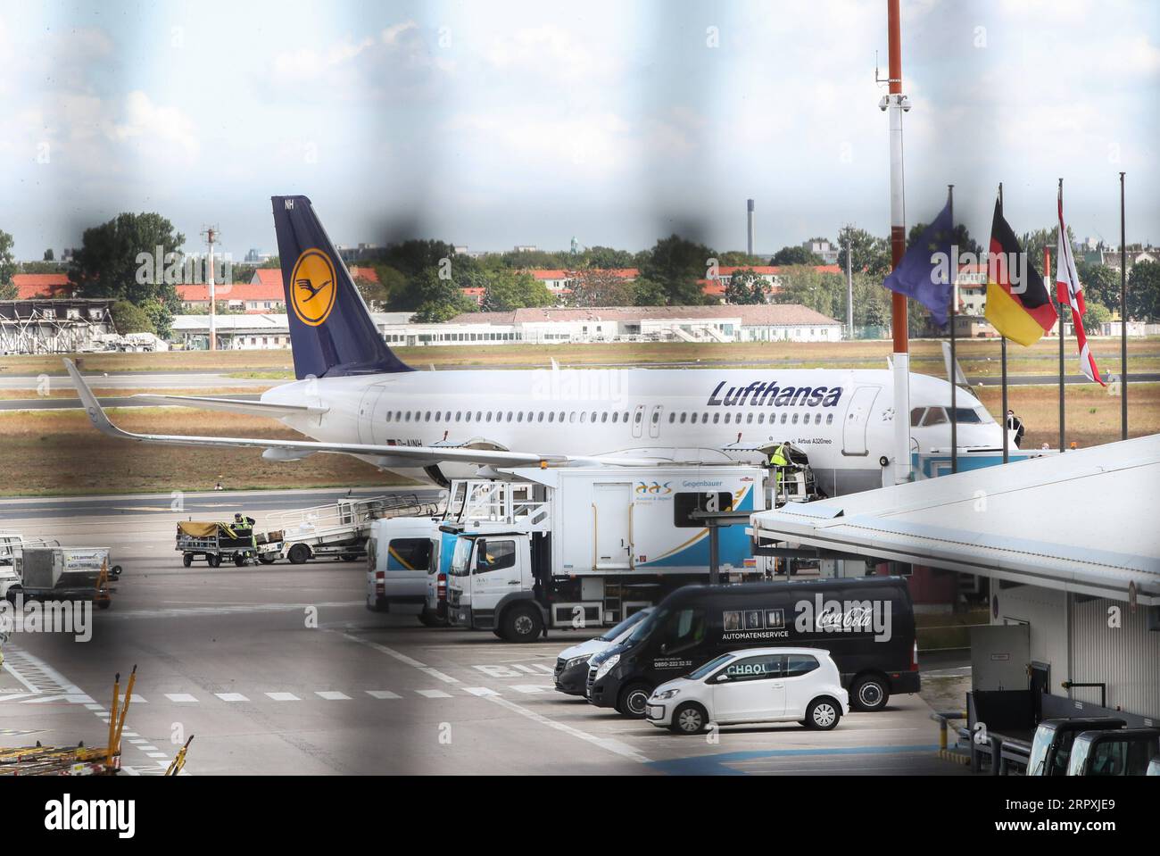 200526 -- BERLIN, May 26, 2020 -- A plane of Lufthansa is seen at the Berlin Tegel Airport in Berlin, capital of Germany, May 26, 2020. German flag carrier Deutsche Lufthansa AG said on Monday that the federal government s Economic Stabilization Fund WSF has approved a nine-billion-euro rescue package 9.8 billion U.S. dollars for the company.  GERMANY-BERLIN-LUFTHANSA-RESCUE PACKAGE ShanxYuqi PUBLICATIONxNOTxINxCHN Stock Photo