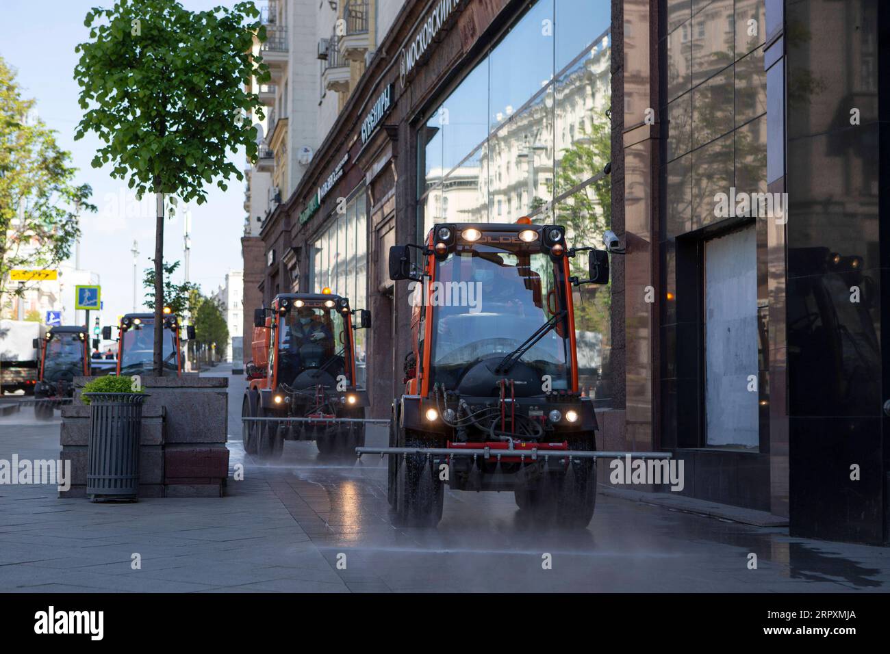 200528 -- MOSCOW, May 28, 2020 Xinhua -- Utility service vehicles disinfect a street in central Moscow, Russia, on May 28, 2020. Russia confirmed 8,371 new COVID-19 cases in the last 24 hours, raising its total number of infections to 379,051, its coronavirus response center said in a statement Thursday. Photo by Alexander Zemlianichenko Jr/Xinhua RUSSIA-MOSCOW-COVID-19-DISINFECTION PUBLICATIONxNOTxINxCHN Stock Photo