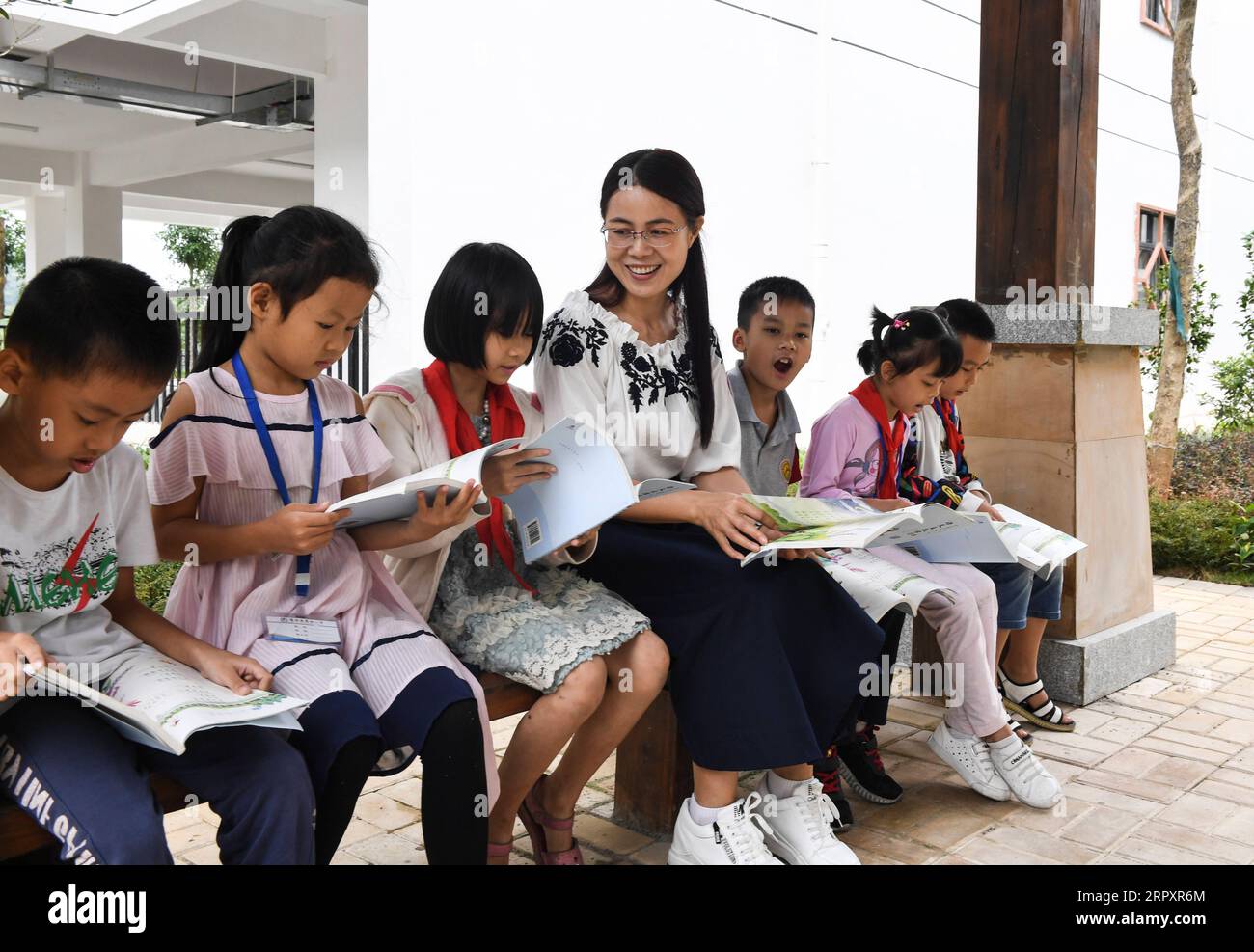 China rural schooling hi-res stock photography and images - Alamy