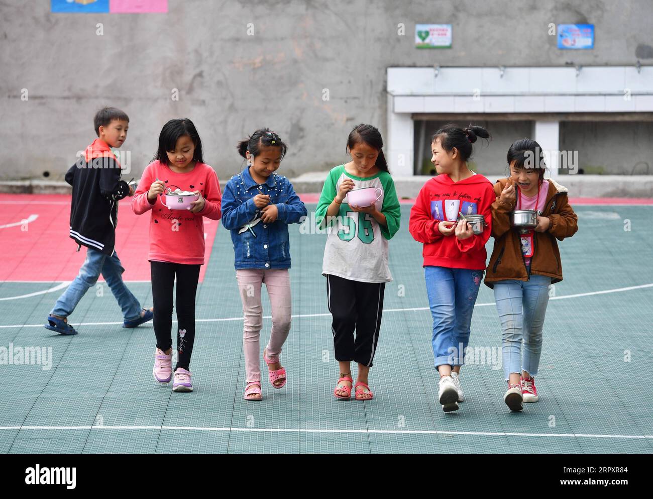 China rural schooling hi-res stock photography and images - Alamy