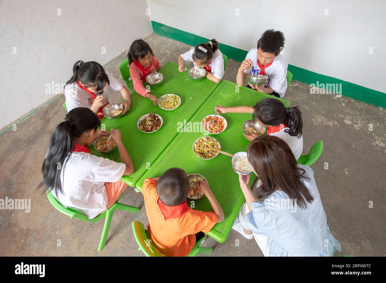 Students in school bus hi-res stock photography and images