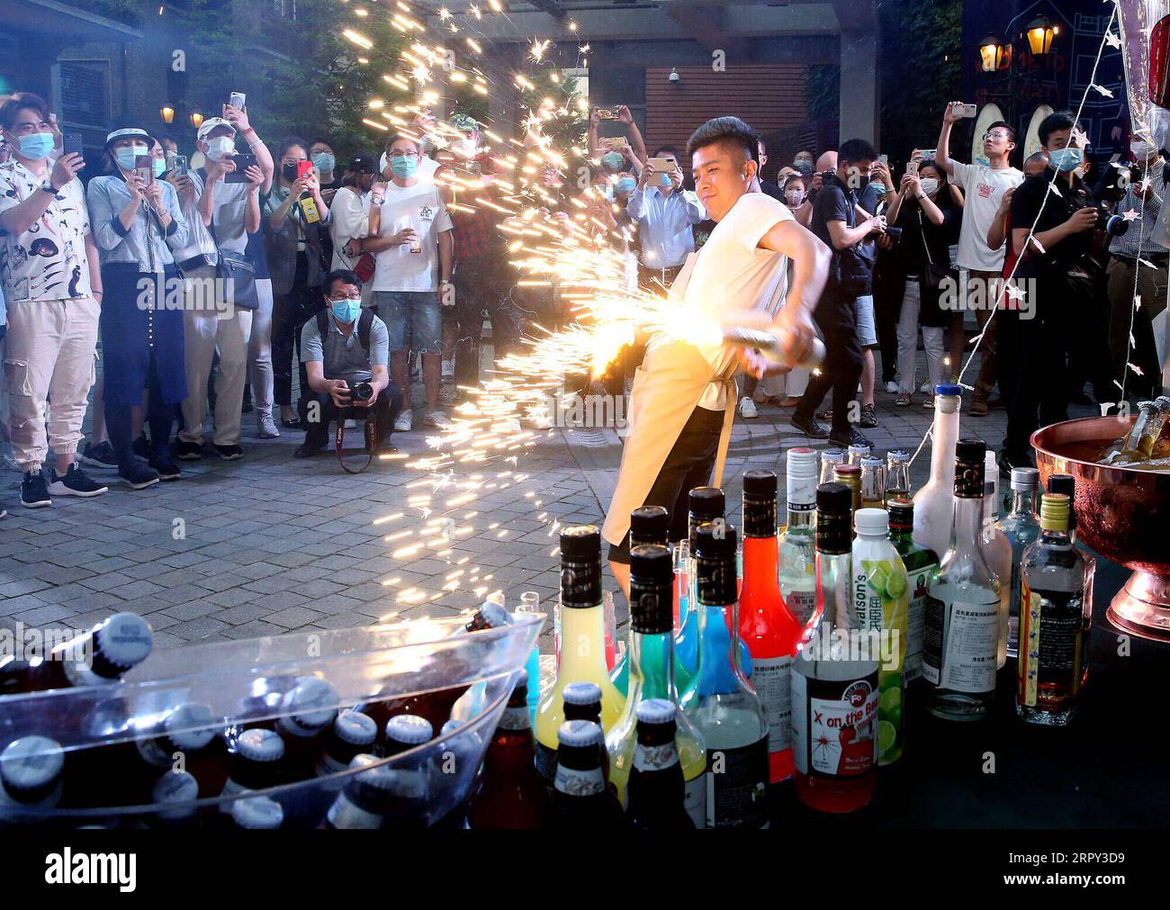 200612 -- BEIJING, June 12, 2020 -- A bartender performs at a night fair of Sinan Mansions in Shanghai, east China, May 24, 2020.  Xinhua Headlines: Night markets inject new impetus for China s recovering economy ChenxFei PUBLICATIONxNOTxINxCHN Stock Photo