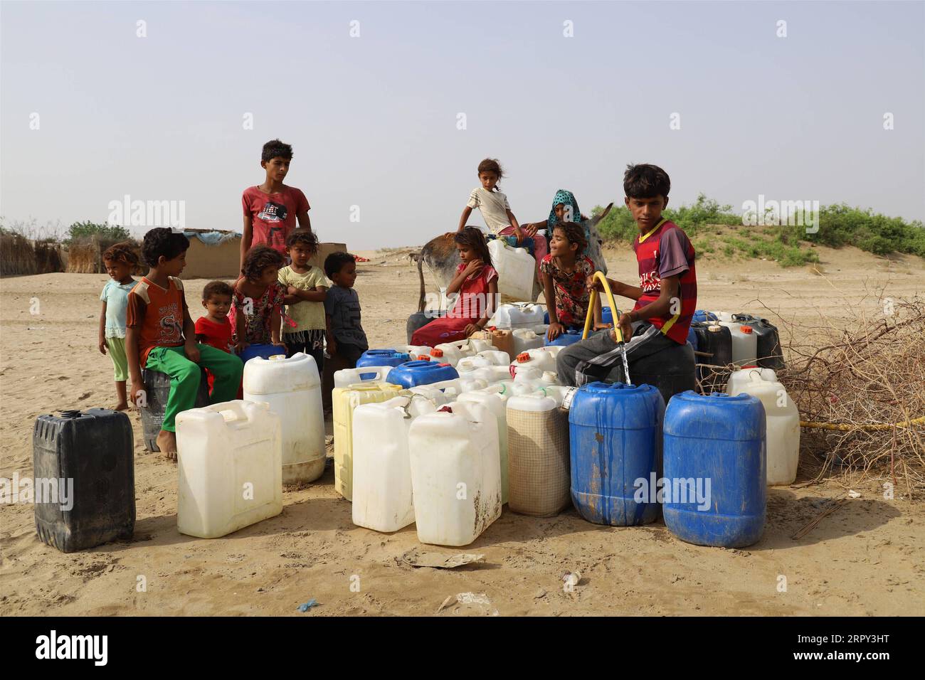 200612 -- HAJJAH, June 12, 2020 Xinhua -- A boy fills a container with water from a tank in Midi District of Hajjah Province, Yemen, on June 12, 2020. Yemen is facing a severe water crisis. Photo by Mohammed ALwafi/Xinhua YEMEN-HAJJAH-WATER SHORTAGE PUBLICATIONxNOTxINxCHN Stock Photo
