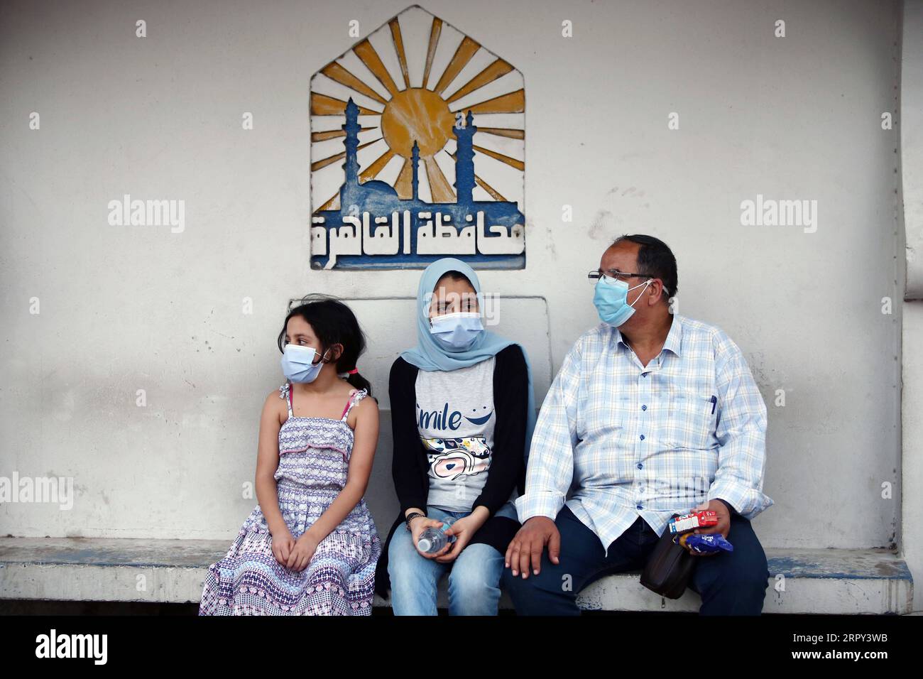 200612 -- CAIRO, June 12, 2020 Xinhua -- People wearing face masks are seen in Cairo, Egypt, on June 12, 2020. Egypt witnessed on Friday a record of 1,577 single-day new COVID-19 cases, raising the total infections confirmed in the country since mid-February to 41,303, said spokesman with the Health Ministry. Xinhua/Ahmed Gomaa EGYPT-CAIRO-COVID-19-CASES PUBLICATIONxNOTxINxCHN Stock Photo