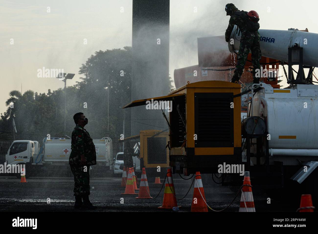 200613 -- JAKARTA, June 13, 2020 -- A soldier checks the disinfection equipment on a vehicle amid the COVID-19 outbreak in Jakarta, Indonesia. June 13, 2020. The COVID-19 cases in Indonesia rose by 1,014 within one day to 37,420, with the death toll adding by 43 to 2,091, Achmad Yurianto, a Health Ministry official, said at a press conference on Saturday.  INDONESIA-JAKARTA-COVID-19-CASES AgungxKuncahyaxB. PUBLICATIONxNOTxINxCHN Stock Photo