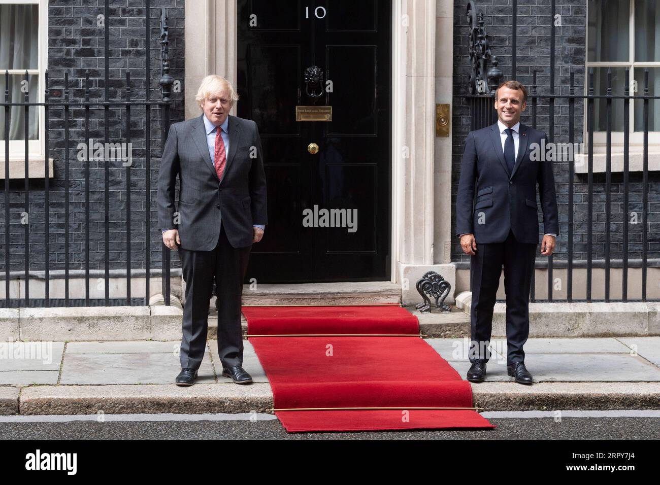 200618 -- LONDON, June 18, 2020 Xinhua -- British Prime Minister Boris Johnson L meets with French President Emmanuel Macron at 10 Downing Street in London, Britain, on June 18, 2020. Boris Johnson and Emmanuel Macron held talks Thursday at 10 Downing Street, the first meeting between heads of state in Britain since the COVID-19 pandemic started. Photo by Ray Tang/Xinhua BRITAIN-LONDON-PM-FRANCE-PRESIDENT-MEETING PUBLICATIONxNOTxINxCHN Stock Photo