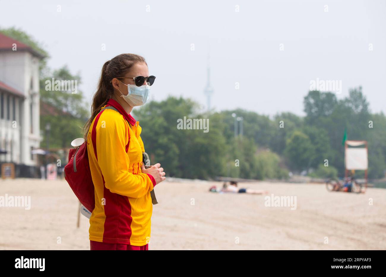 200622 -- TORONTO, June 22, 2020 -- A lifeguard wearing a face mask watches over swimmers at Sunnyside Beach in Toronto, Canada, on June 22, 2020. Lifeguards returned to six of Toronto s swimming beaches beginning on Monday. Photo by /Xinhua CANADA-TORONTO-COVID-19-SWIMMING BEACHES-LIFEGUARDS-RETURN ZouxZheng PUBLICATIONxNOTxINxCHN Stock Photo