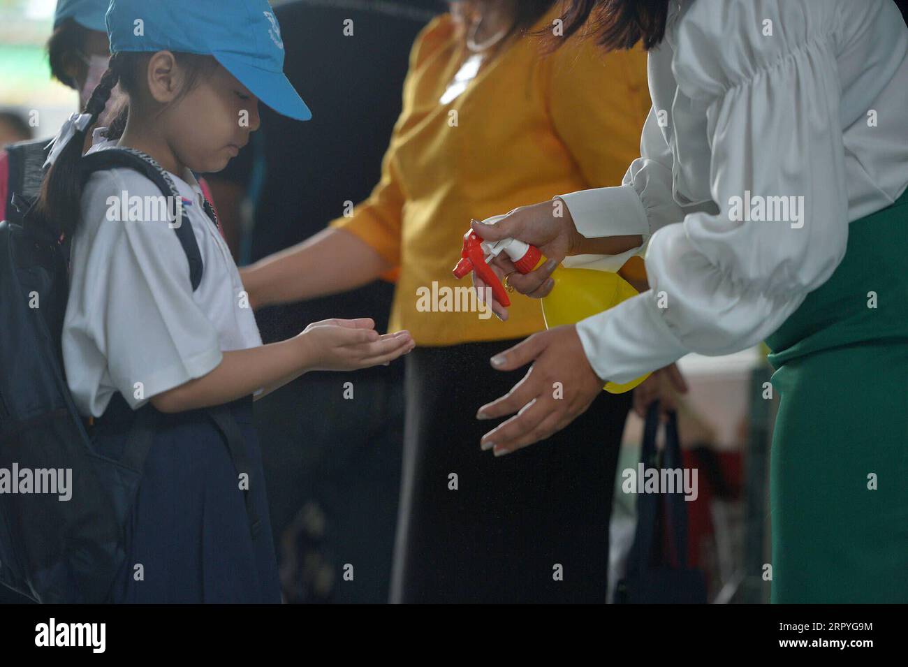 200701 -- BANGKOK, July 1, 2020 Xinhua -- A student has her hands sanitized at the entrance of a school in Bangkok, Thailand, July 1, 2020. Schools in Thailand reopened on Wednesday. Xinhua/Rachen Sageamsak THAILAND-BANGKOK-COVID-19-SCHOOL-REOPENING PUBLICATIONxNOTxINxCHN Stock Photo