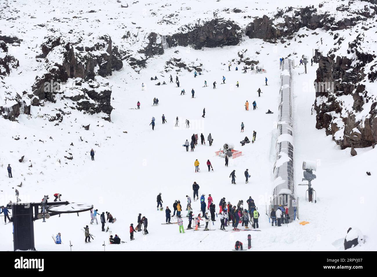 200704 -- WELLINGTON, July 4, 2020 -- People ski at Whakapapa ski field in New Zealand s North Island, July 4, 2020. The ski field opened a small part at a lower elevation to the public on Friday.  NEW ZEALAND-SKI FIELD-TOURISTS GuoxLei PUBLICATIONxNOTxINxCHN Stock Photo