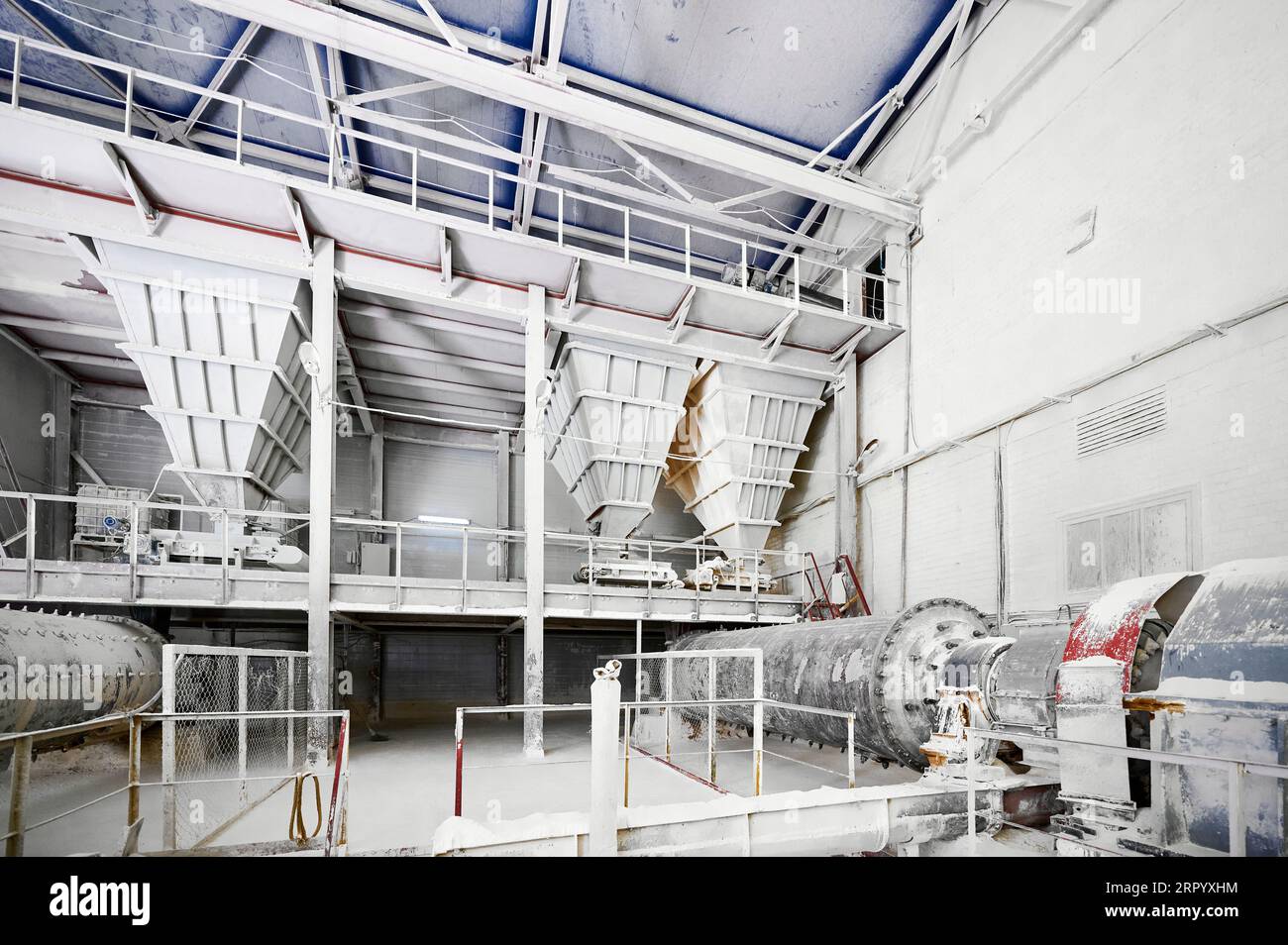 Grinding department with vertical hoppers at silica factory Stock Photo