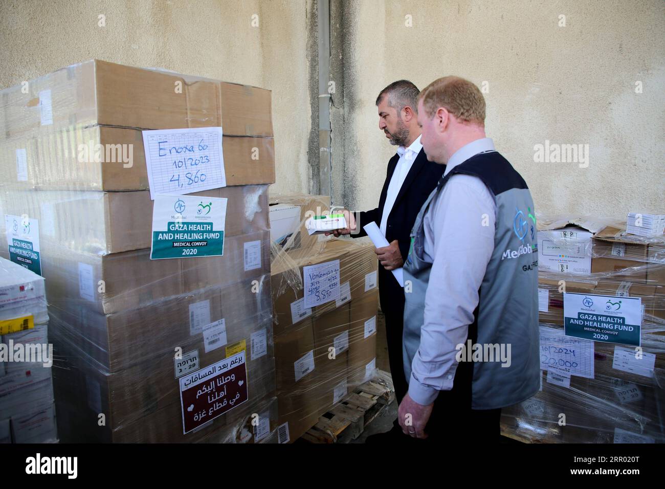 Mideast gaza medical hires stock photography and images Alamy