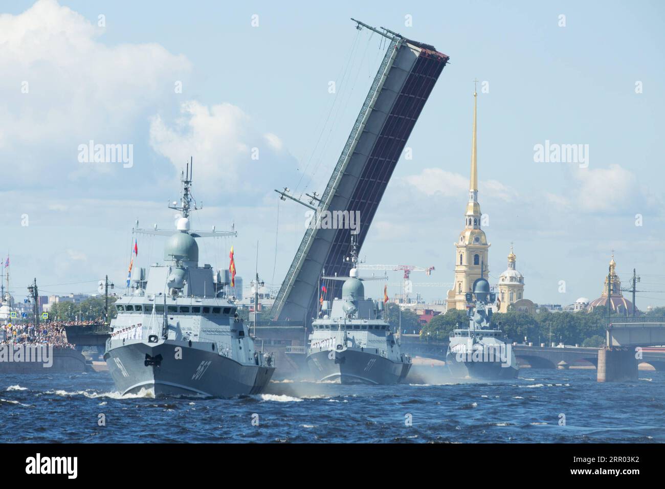 200726 -- MOSCOW, July 26, 2020 Xinhua -- Russian navy ships sail during a military parade to celebrate Russian Navy Day in St. Petersburg, Russia, July 26, 2020. The naval parade in St. Petersburg involved 46 ships and submarines, more than 40 planes and helicopters, and over 4,000 servicemen. Smaller celebrations were held in the country s other fleet bases. Russia marks its Navy Day annually on the last Sunday of July. Photo by Irina Motina/Xinhua RUSSIA-ST. PETERSBURG-NAVY DAY-CELEBRATION-PARADE PUBLICATIONxNOTxINxCHN Stock Photo