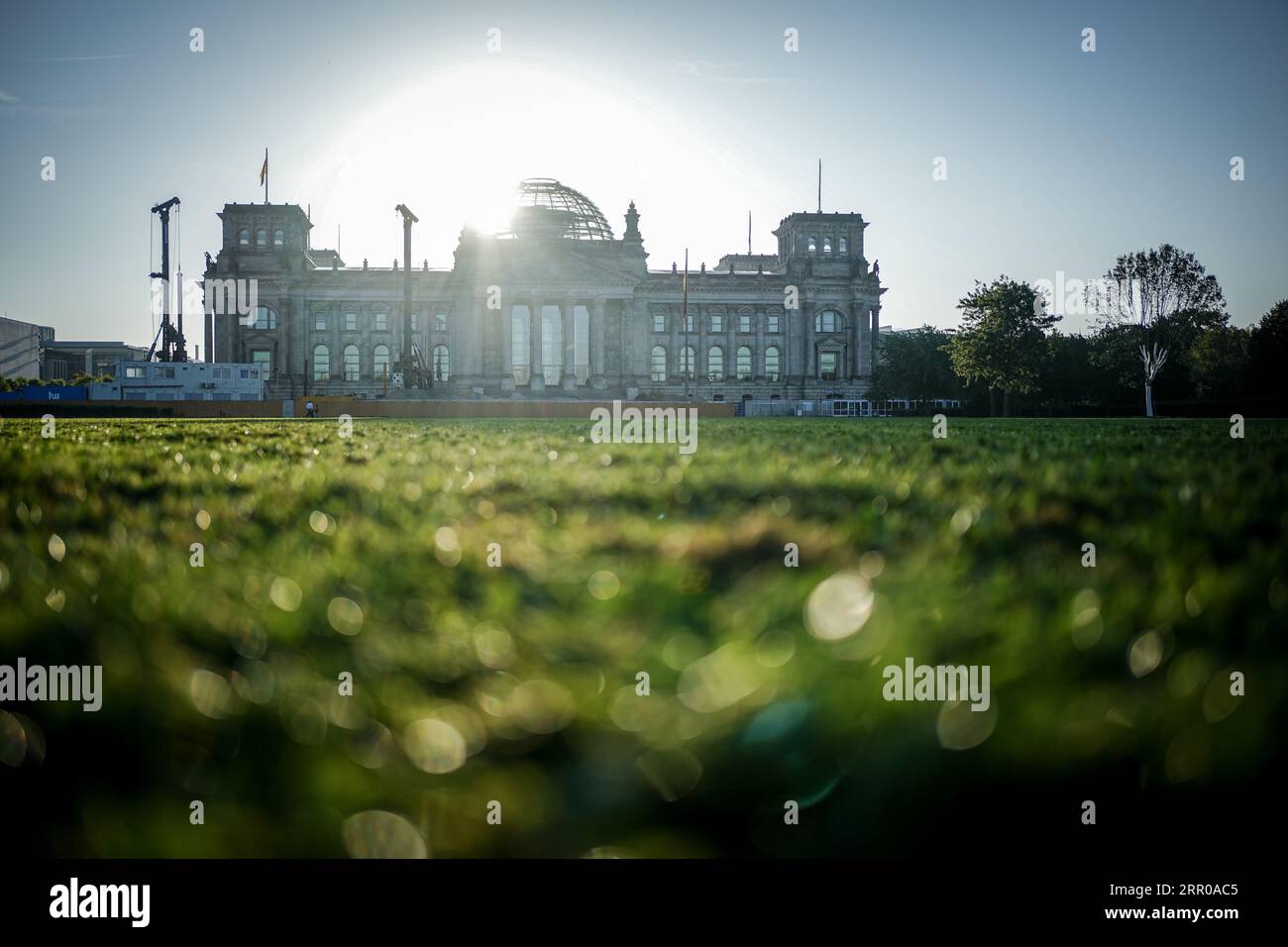 Berlin, Germany. 06th Sep, 2023. View of the Reichstag building with the Bundestag in the early morning. The general debate takes up the current topics of the federal government's policy during the budget debate of the Bundestag. Credit: Kay Nietfeld/dpa/Alamy Live News Stock Photo