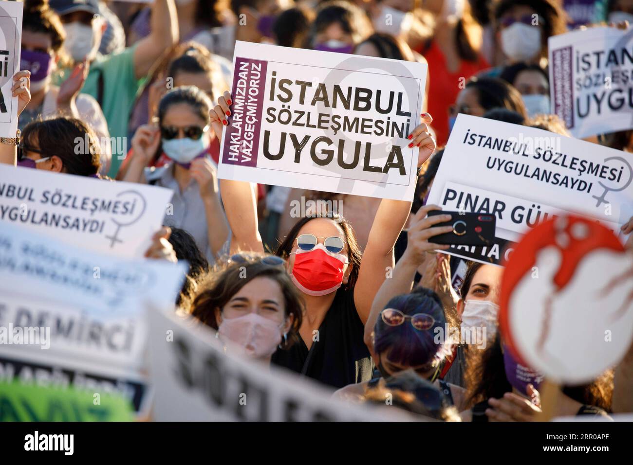 Stop violence against women hi-res stock photography and images - Alamy