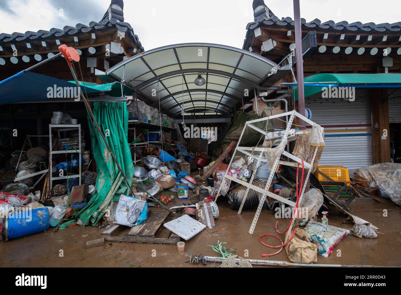 200809 -- GURYE COUNTY, Aug. 9, 2020 Xinhua -- Photo taken on Aug. 9, 2020 shows a local market hit by torrential rain in Gurye county, South Jeolla province of South Korea. South Korea s death toll from heavy rain, which continued over the past seven days, rose to 30, with 12 missing and eight wounded as of 10:30 a.m. local time Sunday, according to the Central Disaster and Safety Countermeasure Headquarters. Photo by Lee Sang-ho/Xinhua SOUTH KOREA-HEAVY RAIN-AFTERMATH PUBLICATIONxNOTxINxCHN Stock Photo