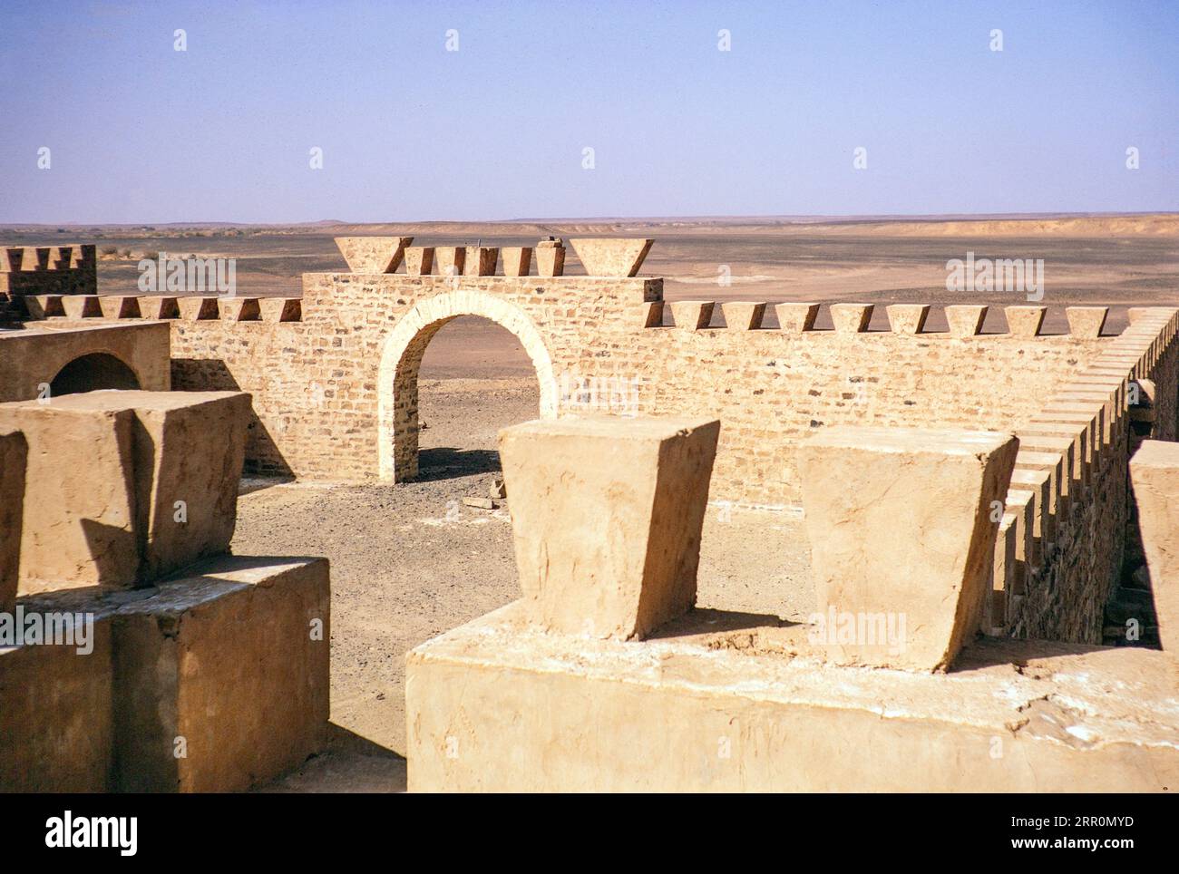 Fort d'Issendjel,  Fort at Hassi Issendjel, Sahara desert, Algeria, North Africa c 1973 Stock Photo