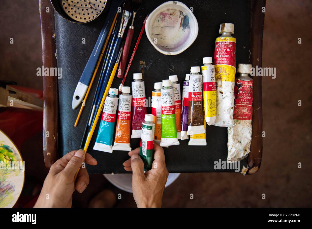 Painter poverty alleviation hires stock photography and images Alamy