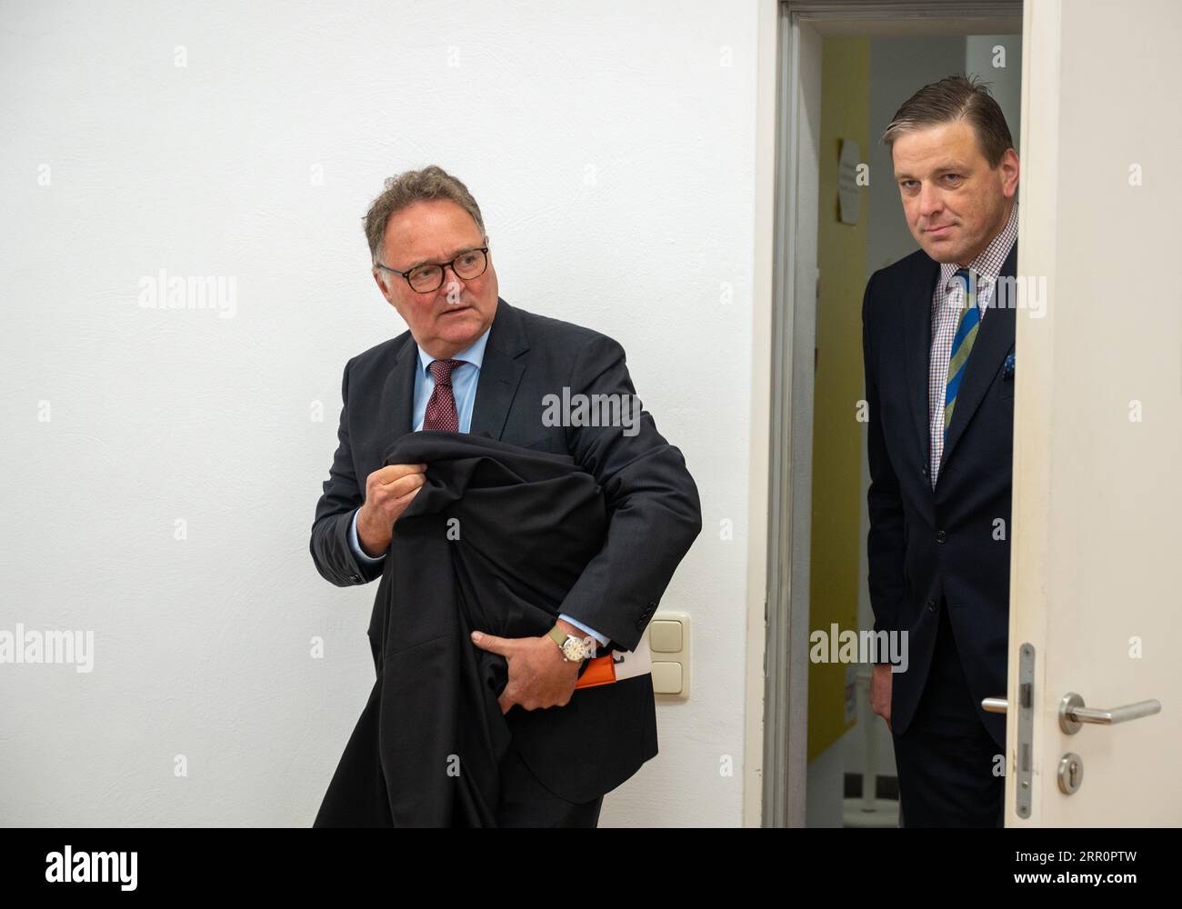 trier-germany-06th-sep-2023-christoph-legerlotz-l-lawyer-of-the