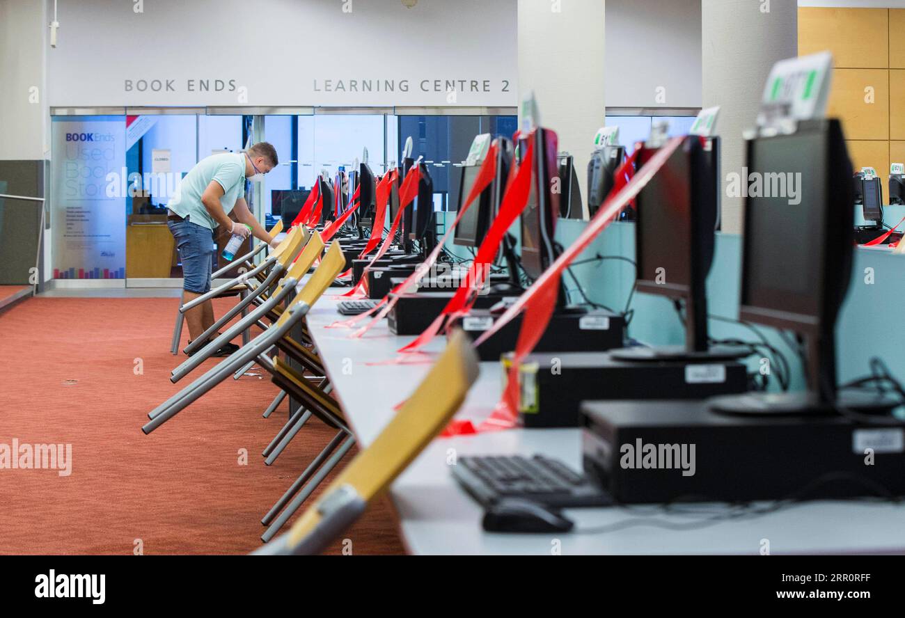 Reference services hi-res stock photography and images - Alamy