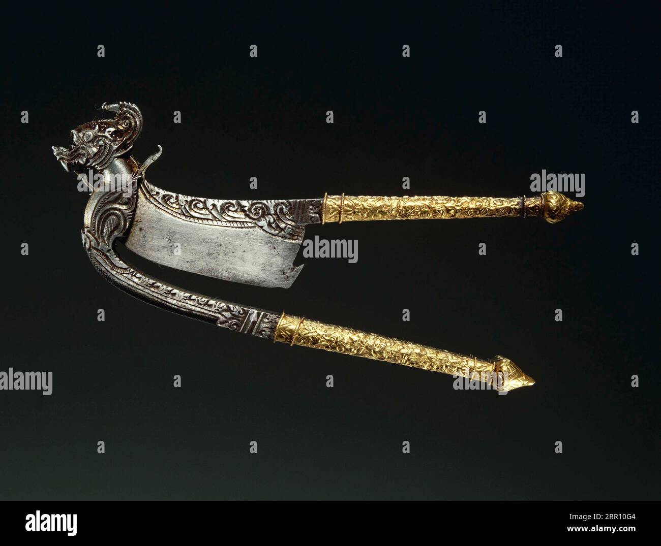 Scissors of iron, with golden handle, in the shape of a dragon, anonymous, Thailand, ca. 1690 - ca. 1720 Stock Photo