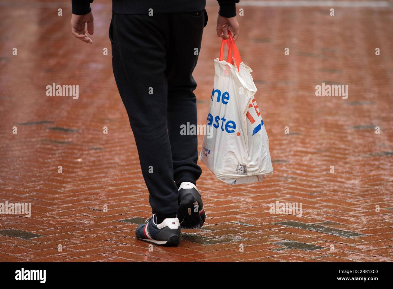 Plastic bag charge hires stock photography and images Alamy
