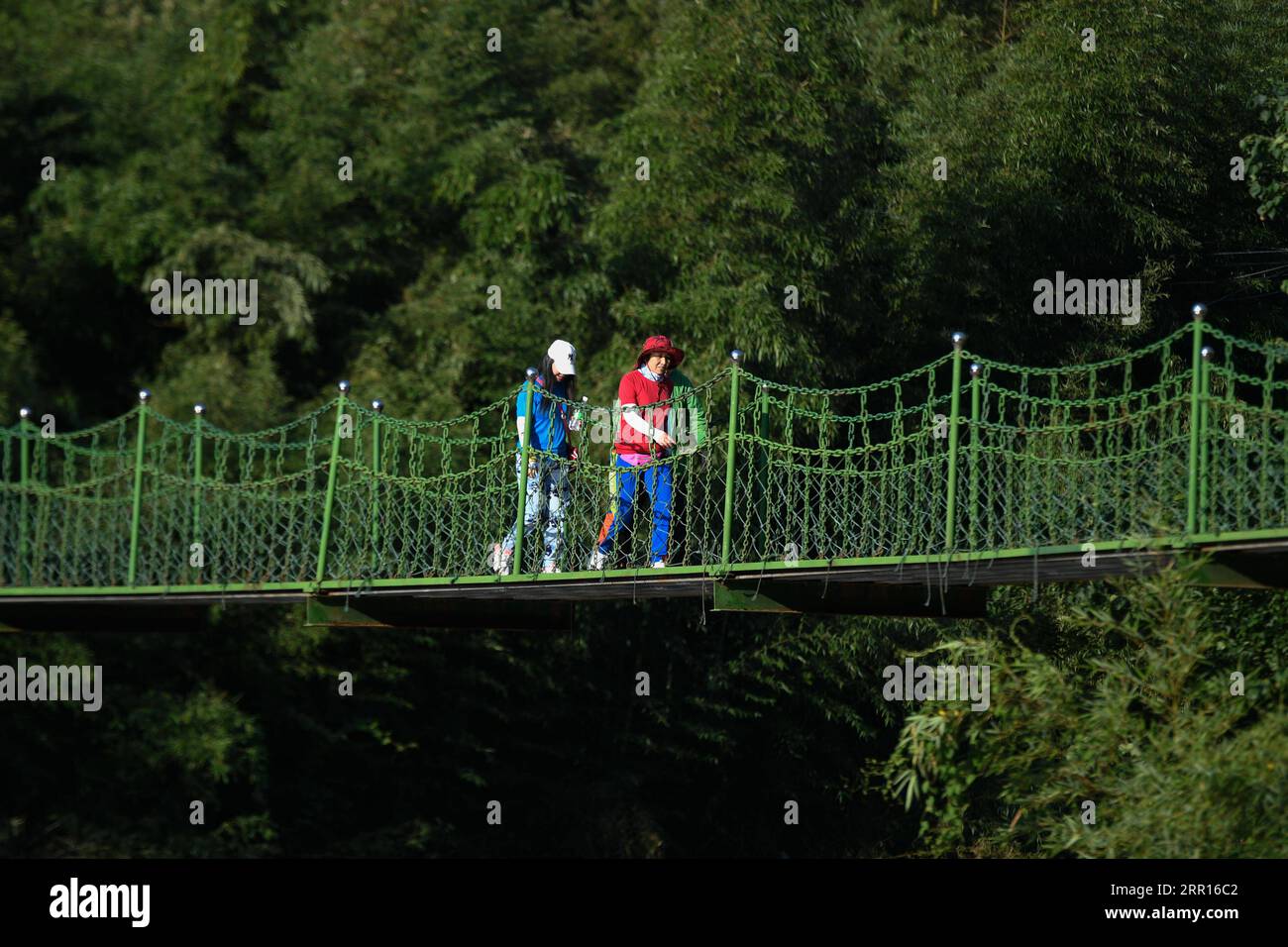200906 -- TONGLU, Sept. 6, 2020 -- Tourists walk on a suspension bridge at Luci Village in Fuchunjiang Town of Tonglu County, east China s Zhejiang Province, Sept. 6, 2020. In recent years, the Tonglu County has invested in building a rural slow-paced life experiencing area at Fuchunjiang Town, which is based on the town s some beautiful villages and renowned scenic spots.  CHINA-ZHEJIANG-TONGLU-RURAL TOURISM CN HuangxZongzhi PUBLICATIONxNOTxINxCHN Stock Photo