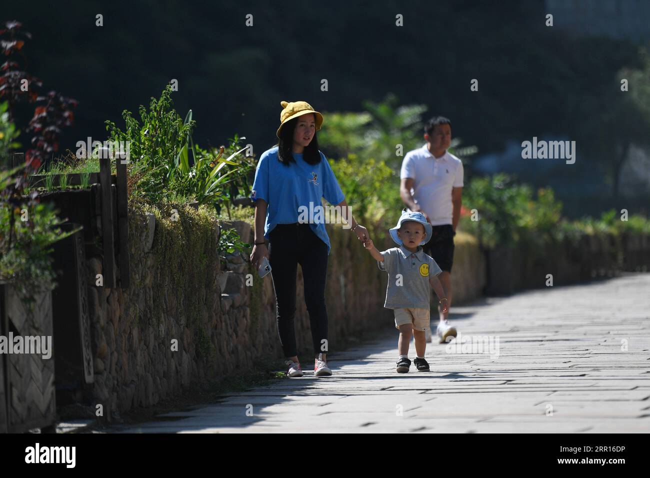 200906 -- TONGLU, Sept. 6, 2020 -- Tourists enjoy themselves at Shishe Village in Fuchunjiang Town of Tonglu County, east China s Zhejiang Province, Sept. 6, 2020. In recent years, the Tonglu County has invested in building a rural slow-paced life experiencing area at Fuchunjiang Town, which is based on the town s some beautiful villages and renowned scenic spots.  CHINA-ZHEJIANG-TONGLU-RURAL TOURISM CN HuangxZongzhi PUBLICATIONxNOTxINxCHN Stock Photo