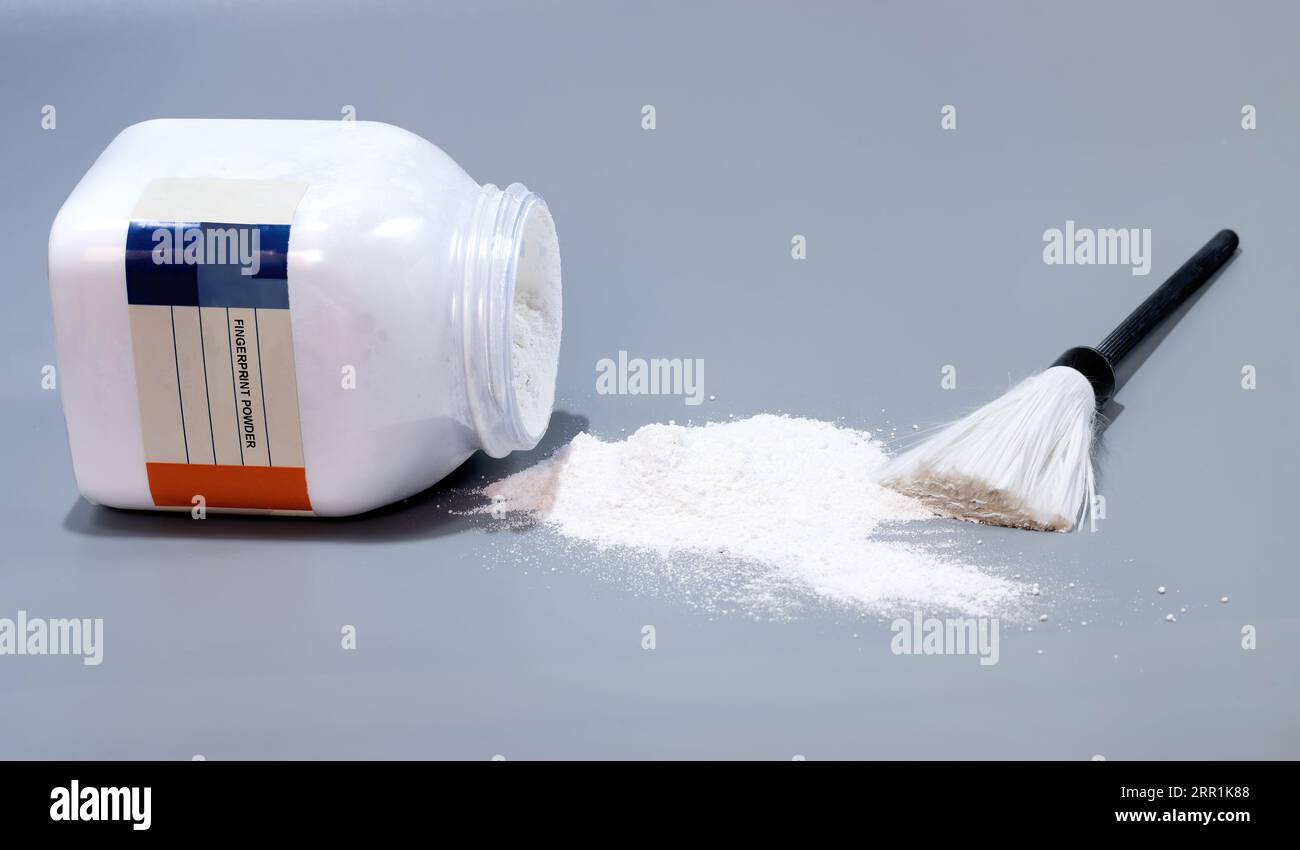 Fingerprint powder and its brush for developing fingerprints at the