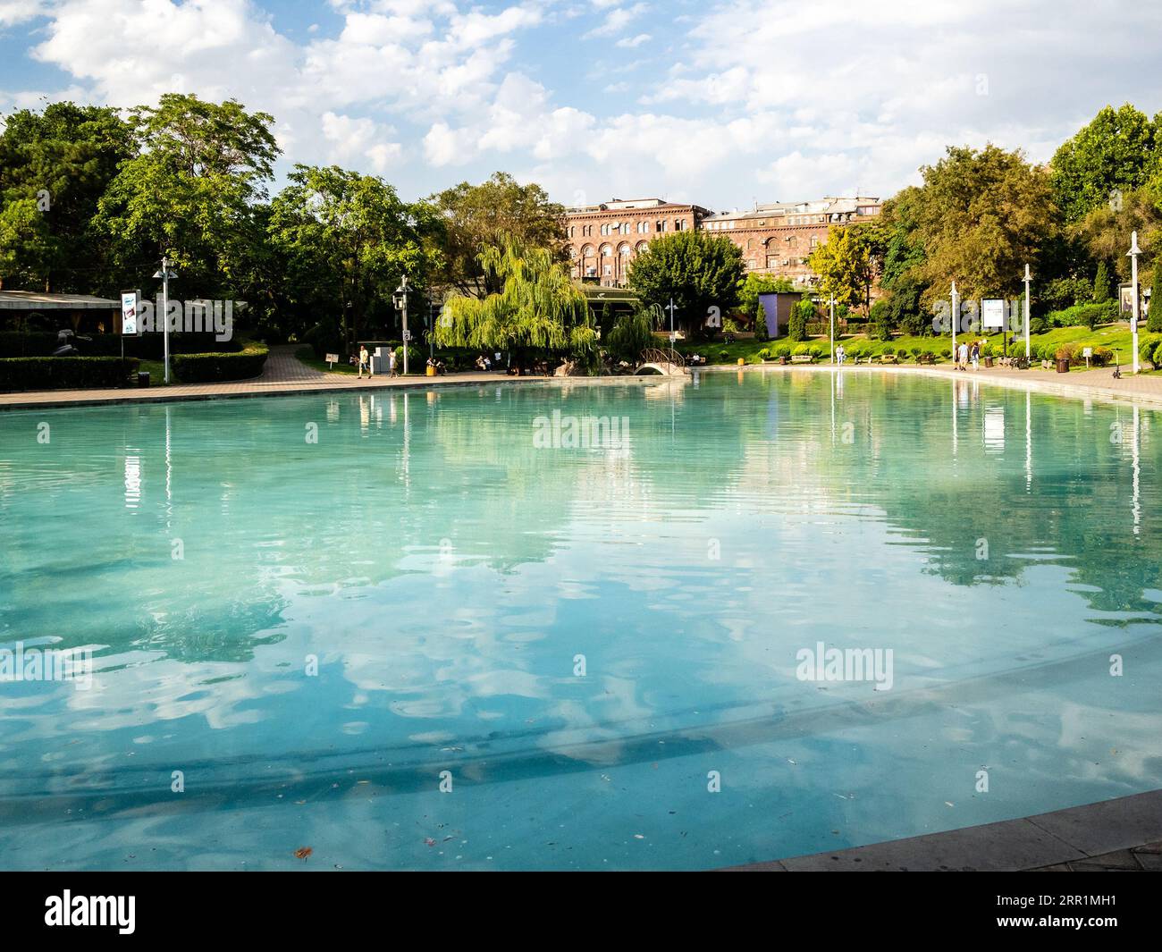 Swan lake yerevan hi-res stock photography and images - Alamy