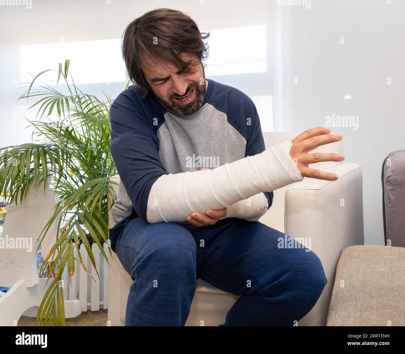 Broken arms hires stock photography and images Alamy