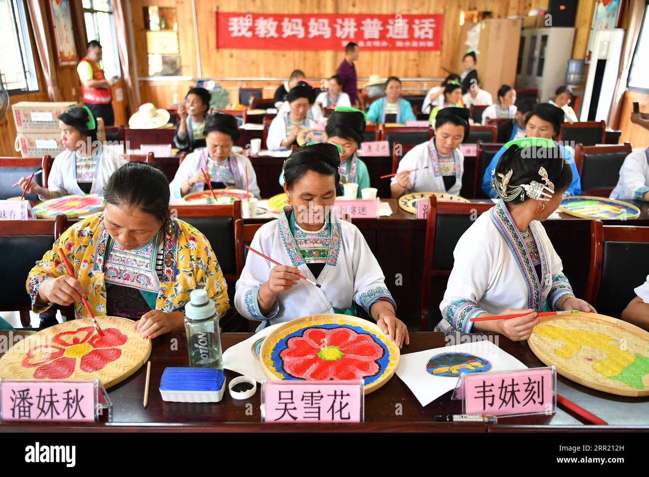 Women work life balance china hi-res stock photography and images - Alamy