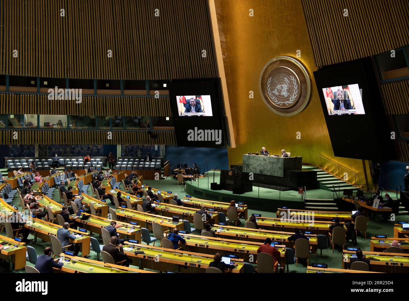 Un Rises Un high level hi-res stock photography and images - Alamy