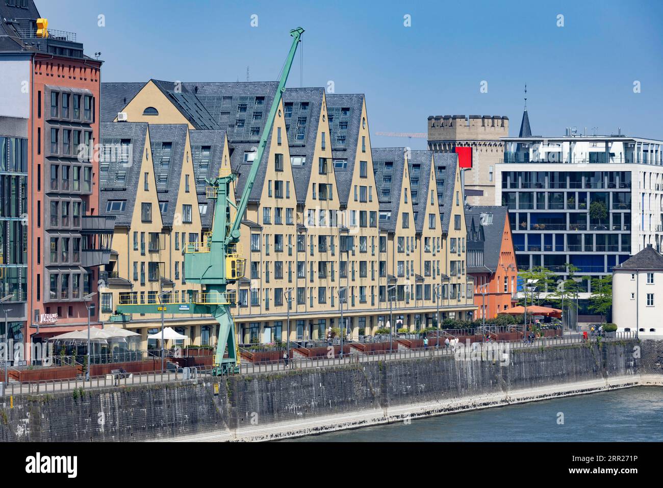 Danzig warehouse, gabled houses in Cologne's Rheinauhafen harbour, former granaries also called Siebengebirge, old cargo crane, Cologne, North Stock Photo