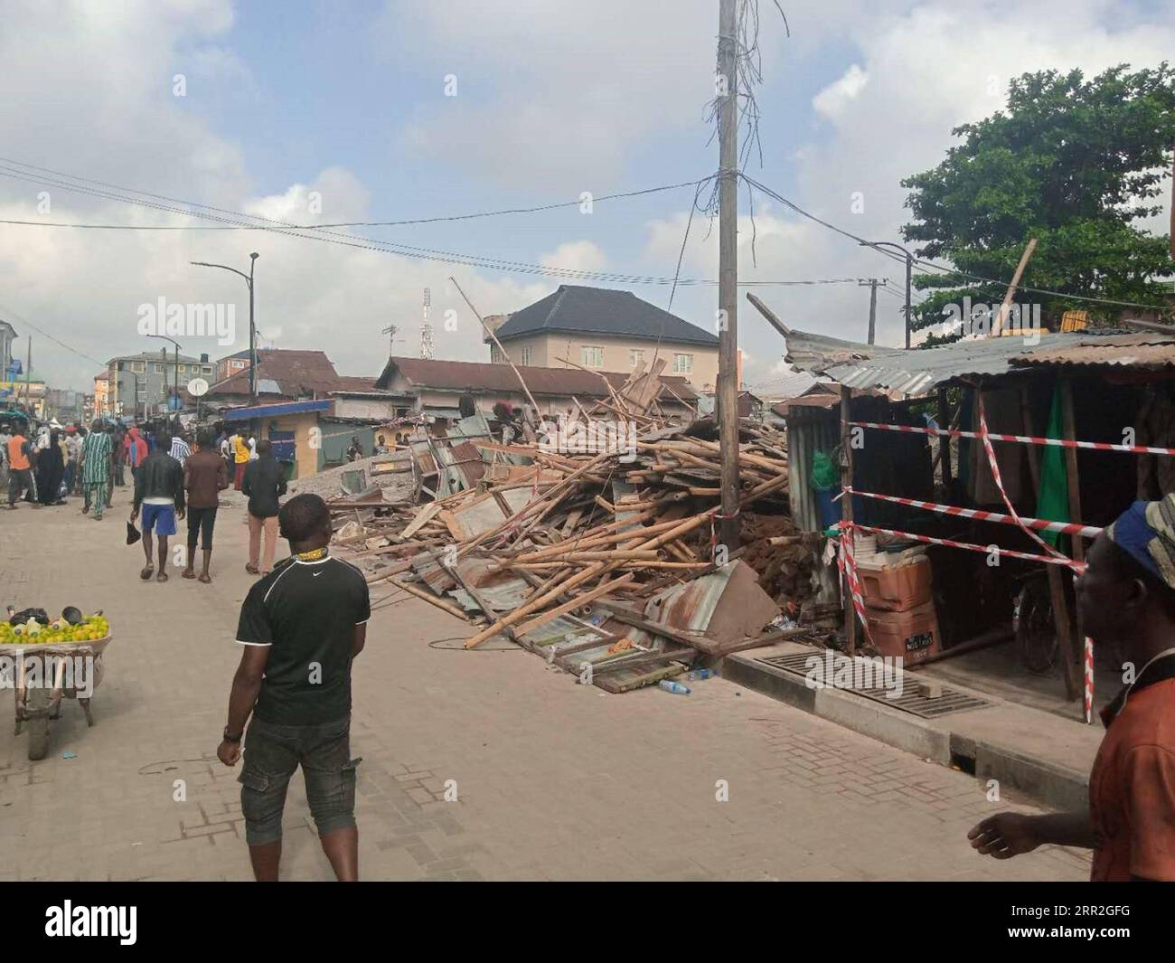 Nigeria building collapse hi-res stock photography and images - Alamy