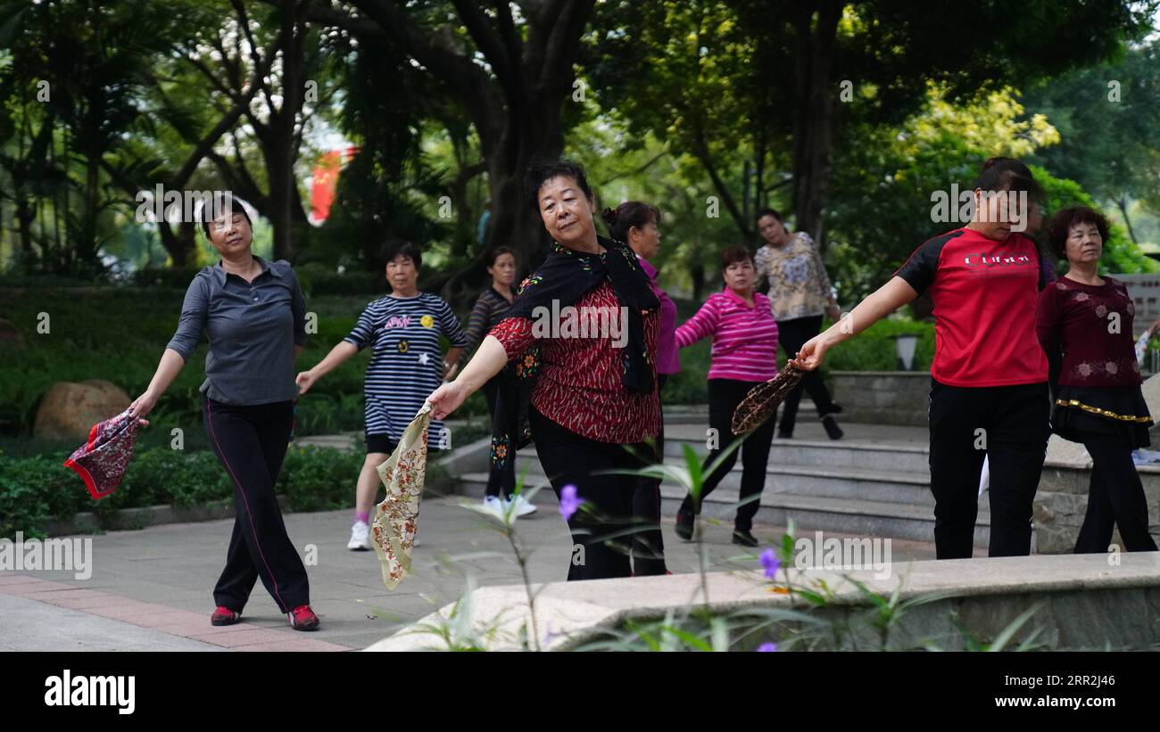 201013 -- NANNING, Oct. 13, 2020 -- Citizens exercise at Nanhu Park in Nanning of south China s Guangxi Zhuang Autonomous Region, Oct. 13, 2020. TO GO WITH Across China: Sponge city program bears fruit  CHINA-GUANGXI-NANNING-WETLAND CN GuoxYifan PUBLICATIONxNOTxINxCHN Stock Photo