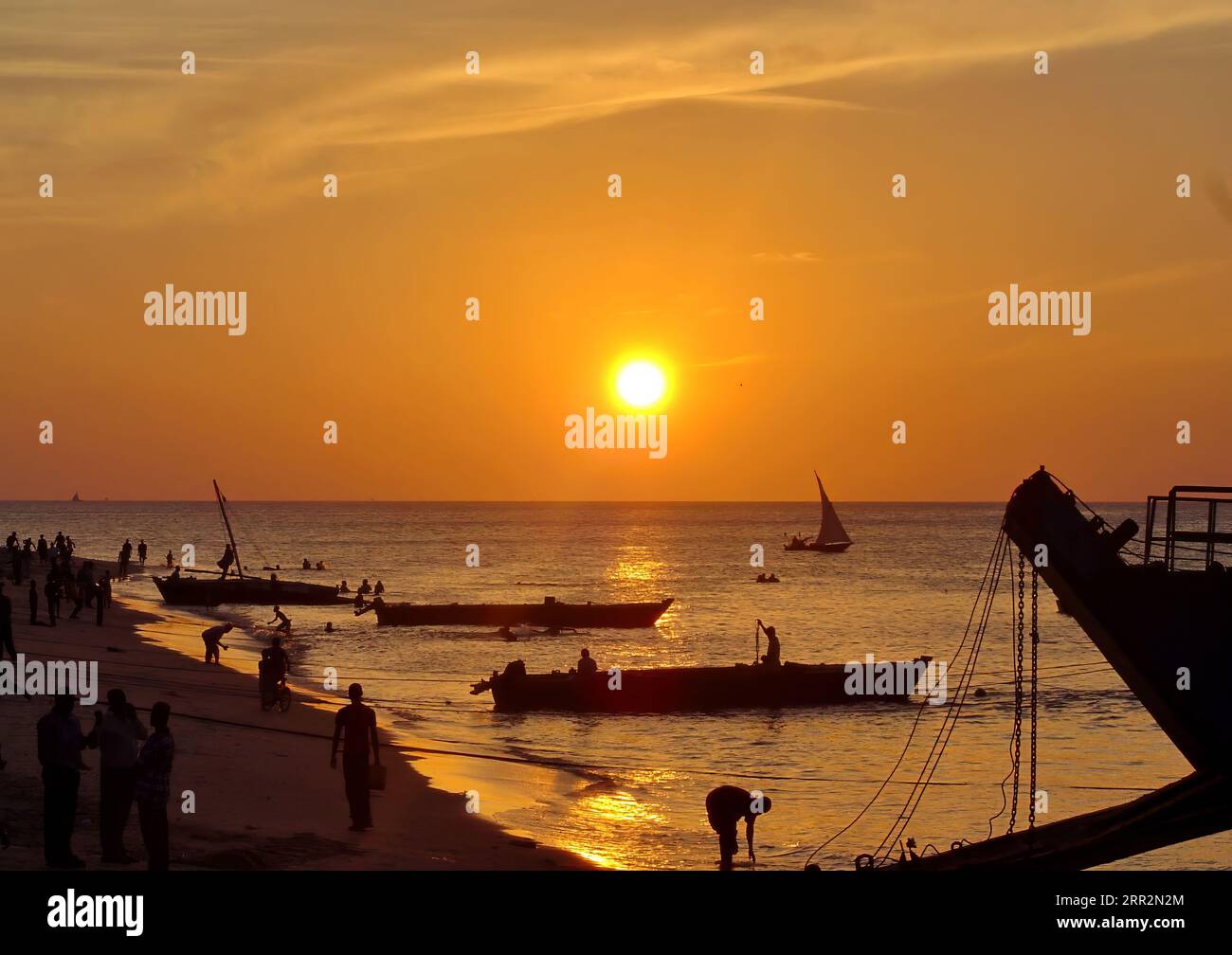 Fishing boats sea sunset hi-res stock photography and images - Alamy